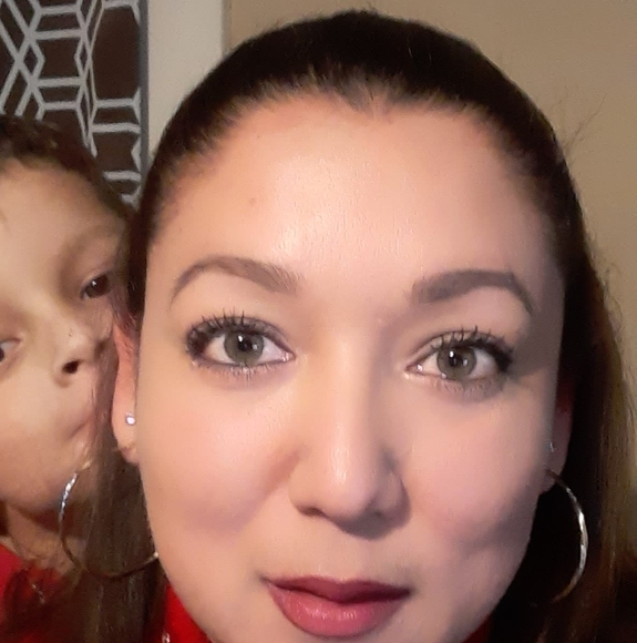 Profile Picture of Esther Perez (@estherperez424) on Poshmark