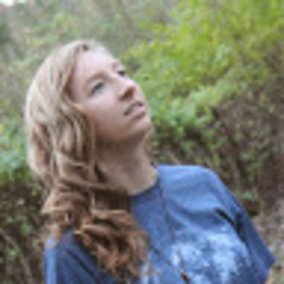 Profile Picture of Hannah Klingsheim (@hklingsheim) on Poshmark