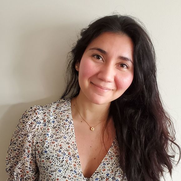 Profile Picture of Andrea Losada (@andreaperez24) on Poshmark