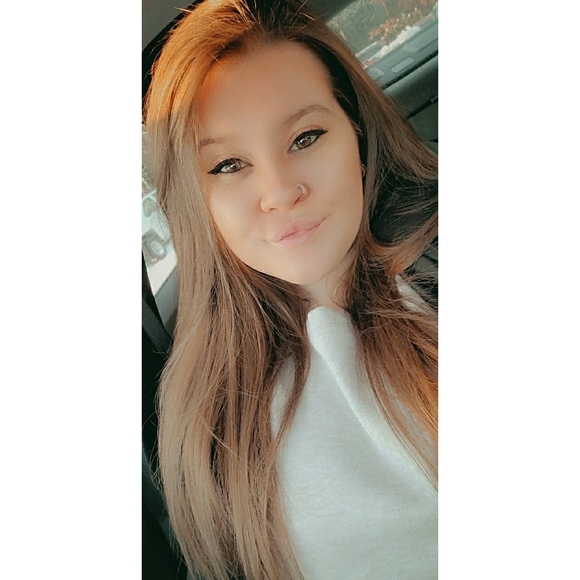 Profile Picture of Alivia Golec (@iamarunner7) on Poshmark