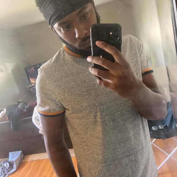 Charleston Brendon - Poshmark Profile Picture of Charleston Brendon (@charlestonb) on Poshmark