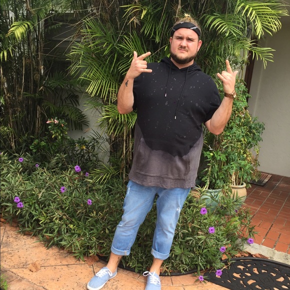 Profile Picture of Joshua Beggs (@joshuabeggs) on Poshmark