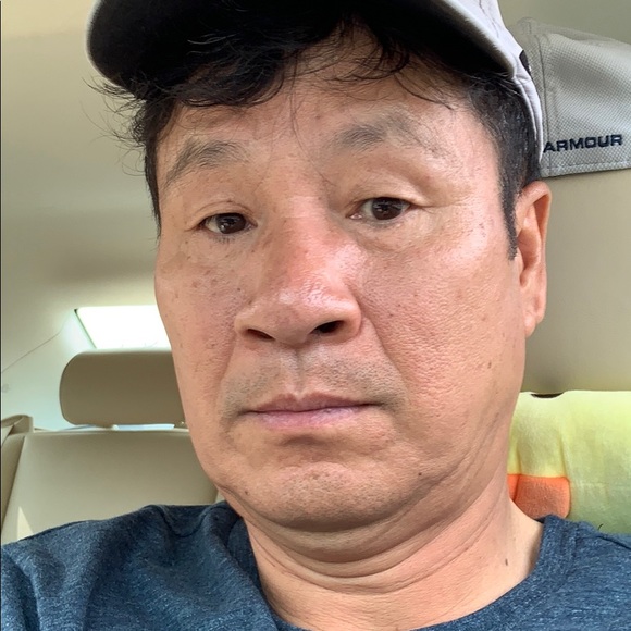 Profile Picture of James Ahn (@ajongnam) on Poshmark