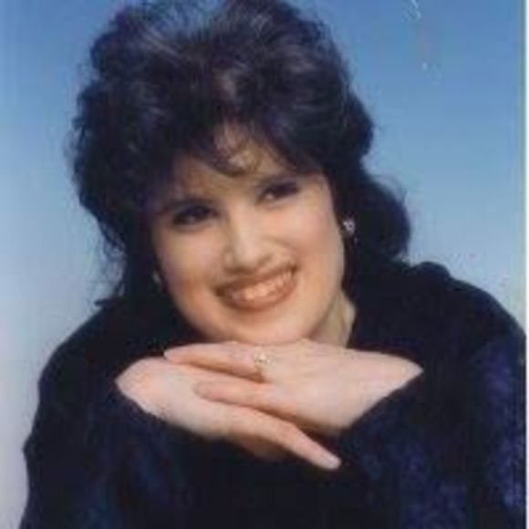 Profile Picture of Sally Edlund (@sally_edlund) on Poshmark