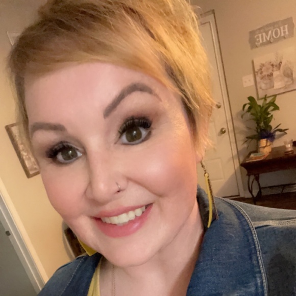 Profile Picture of Keitha Largent (@keithalea) on Poshmark