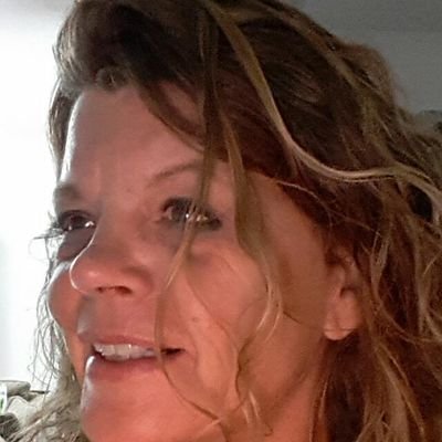 Profile Picture of Kim Thompson (@RobertaKimmy) on Twitter
