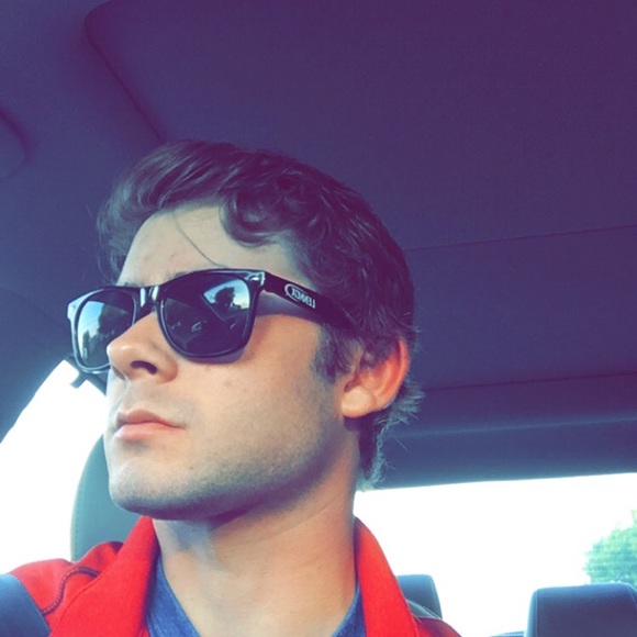Profile Picture of Shawn Bruders (@sbruders95) on Poshmark