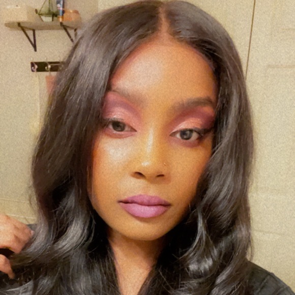 Profile Picture of Alexus Carpenter (@alexuscarpen395) on Poshmark