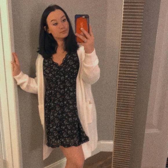 Profile Picture of Alyssa Fiorvante (@alyssafiorvante) on Poshmark