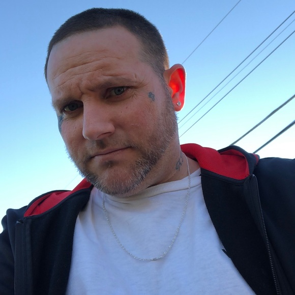 Profile Picture of Steven Middleton (@robmiddleton82) on Poshmark