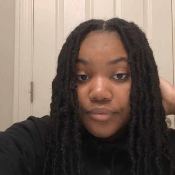 Profile Picture of Cassidy Gilbert (@cassidyarrie) on Poshmark