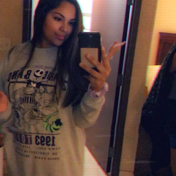 Profile Picture of Angelica Parraz (@angelicaparraz) on Poshmark