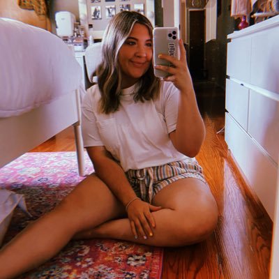 Profile Picture of Holly Zmijewski (@hollyzmijewski) on Twitter