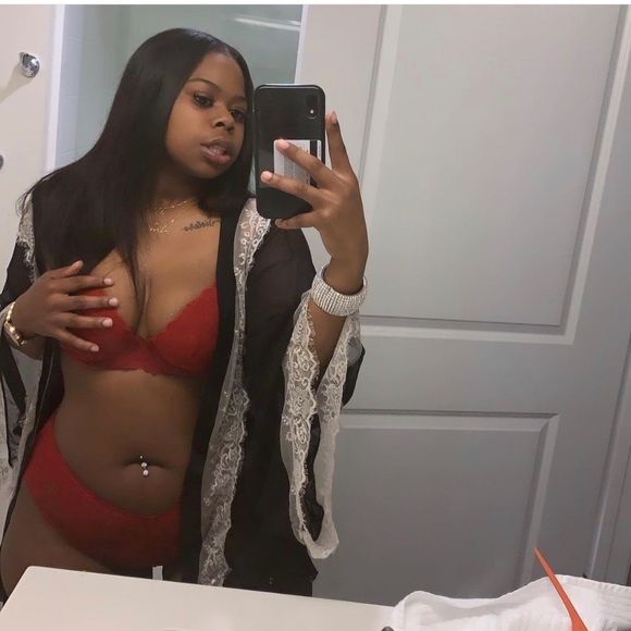 Profile Picture of Alexus Watson (@lexusw9) on Poshmark