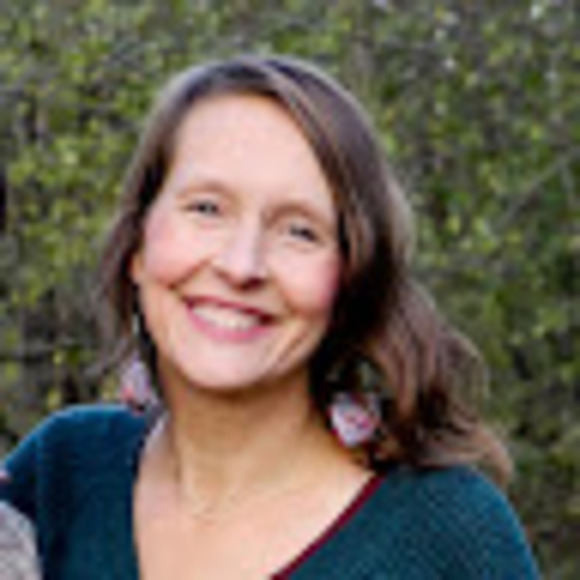 Profile Picture of Elizabeth Bladorn (@hartthings) on Poshmark