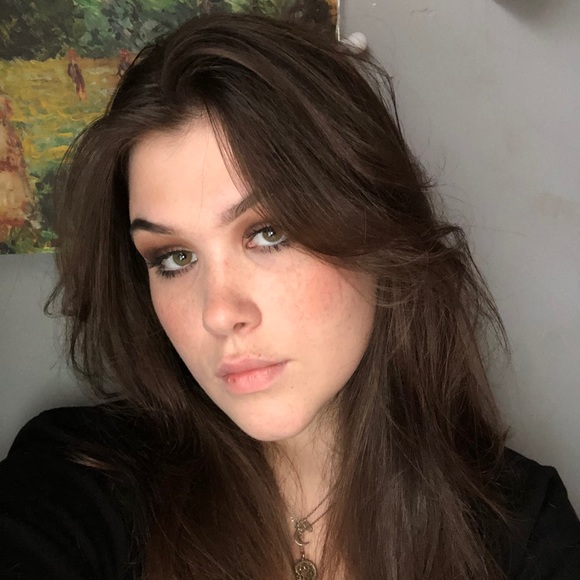 Profile Picture of Olivia Reid (@sagehippie) on Poshmark