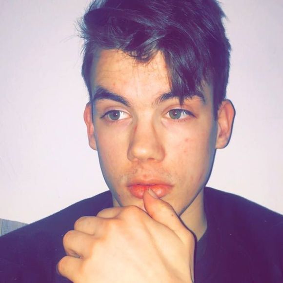 Profile Picture of Max Kahn (@maxy97) on Poshmark