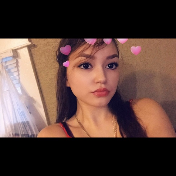 Profile Picture of Melanie Serrano (@melanieserra625) on Poshmark