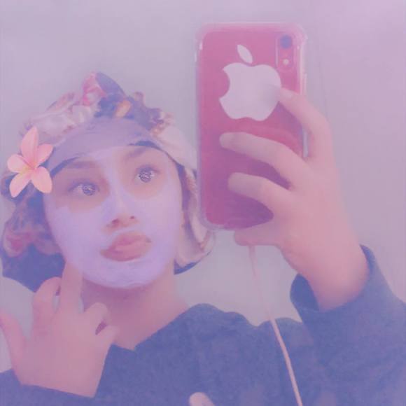 Profile Picture of Autumn Gonzalez (@autumngonzal222) on Poshmark