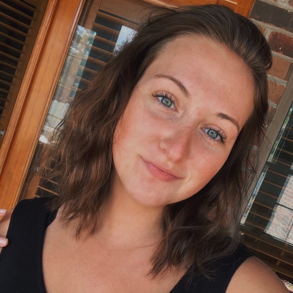 Profile Picture of Kayla Baus (@kbaus98) on Poshmark