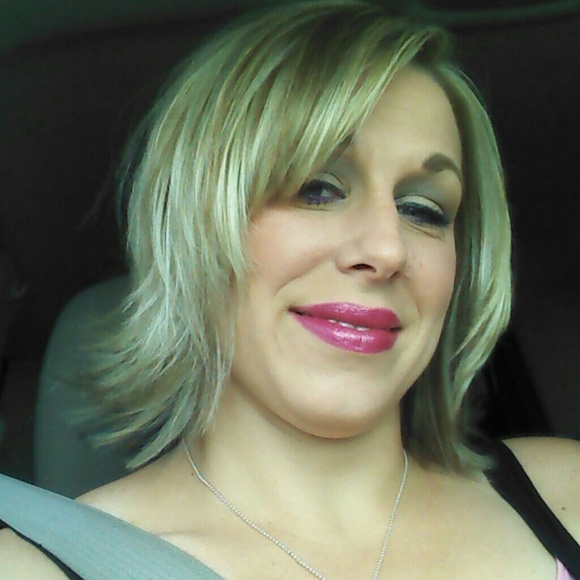 Profile Picture of Amanda Preddy (@amandapreddy) on Poshmark