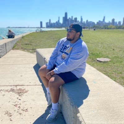 Profile Picture of 🐝BURTON (@SmallWorld_2me2) on Twitter