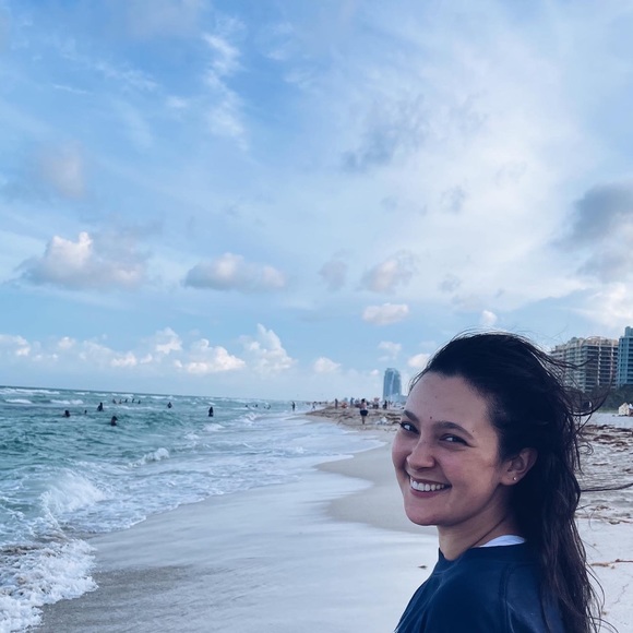 Profile Picture of Mckenzie A (@kenzarrotta) on Poshmark