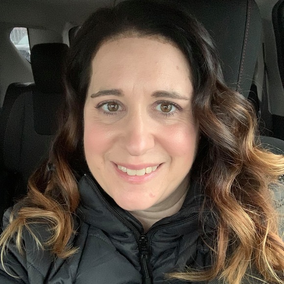 Profile Picture of Dawn Grant (@dawngrant4287) on Poshmark