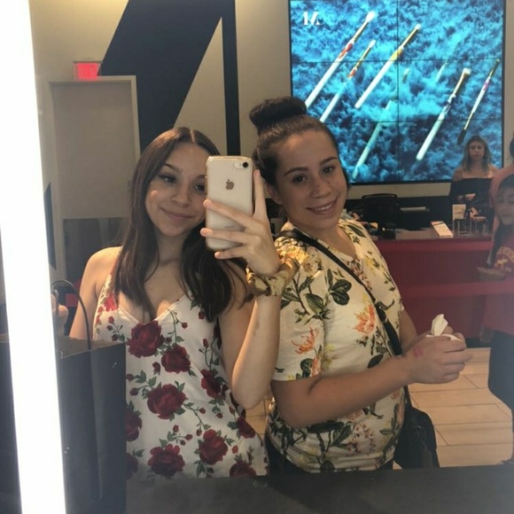 Profile Picture of Savanna Ramirez (@lilo_savanna) on Poshmark