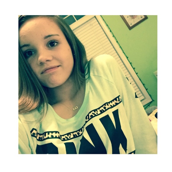 Profile Picture of Jessie Fogleman (@jessie9652) on Poshmark