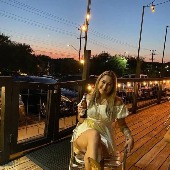 Profile Picture of Clarissa Gamboa (@clarissaageeh) on Poshmark