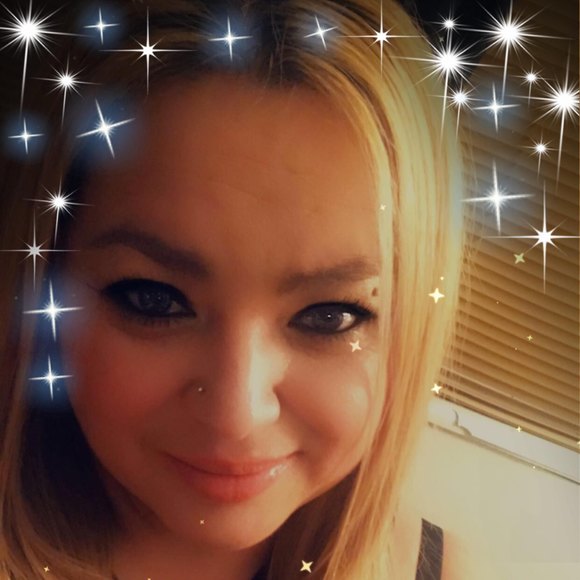 Profile Picture of Gonzalez Mari (@maribautista043) on Poshmark