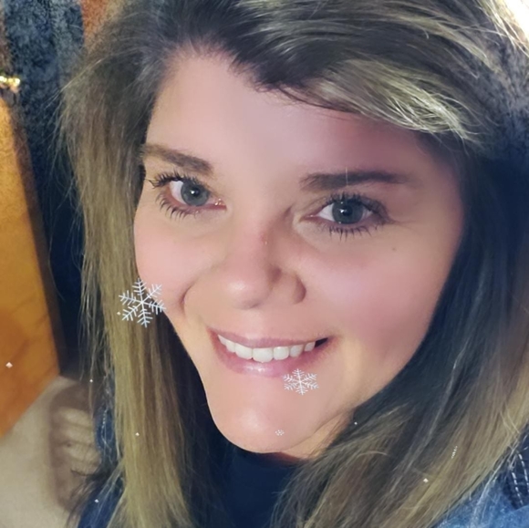 Profile Picture of Teresa Caudill-arnwine (@arnwine) on Poshmark