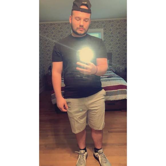 Profile Picture of Bohanan Hoyt (@bohananhoyt1998) on Poshmark