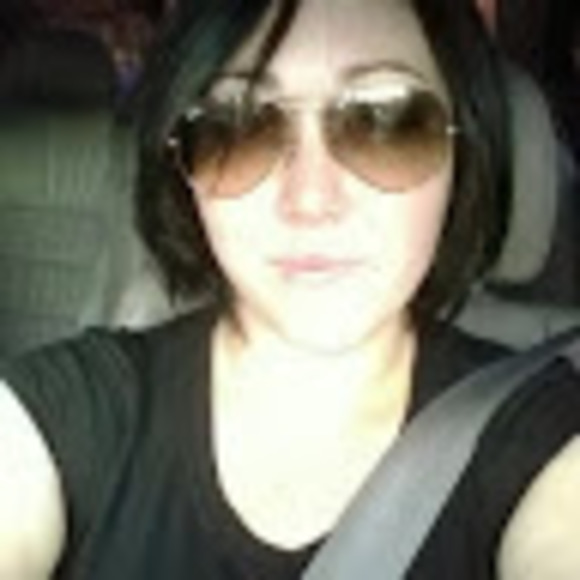 Profile Picture of Danielle Dohner (@danielledohner) on Poshmark