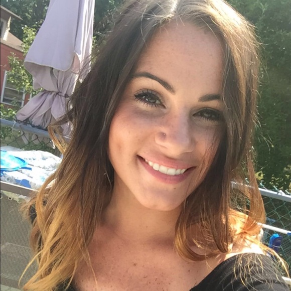 Profile Picture of Danielle Misbach (@dmisbach08) on Poshmark