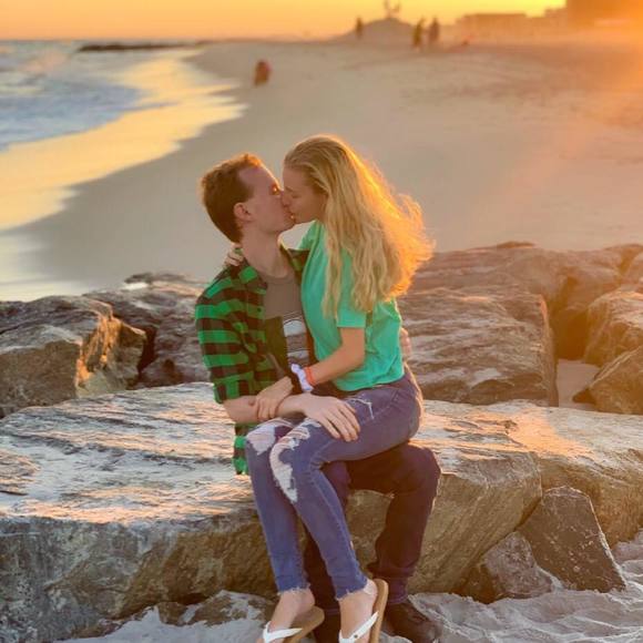 Profile Picture of Brittany Lorrin (@xxblc43xx) on Poshmark