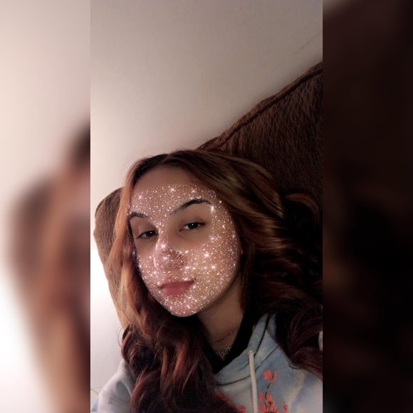 Profile Picture of Bella Lucas (@bellalucas321) on Poshmark