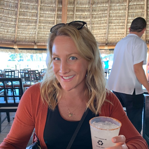 Profile Picture of Kimberly Muellner (@kkmuellner) on Poshmark