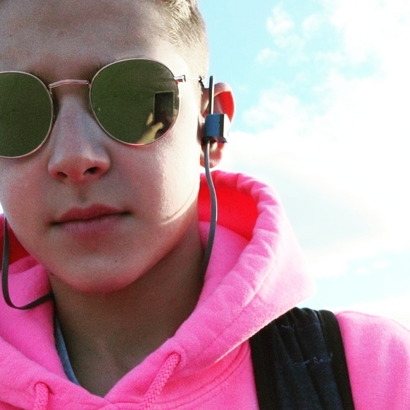 Profile Picture of Evan Tillman (@evanktillman) on Poshmark