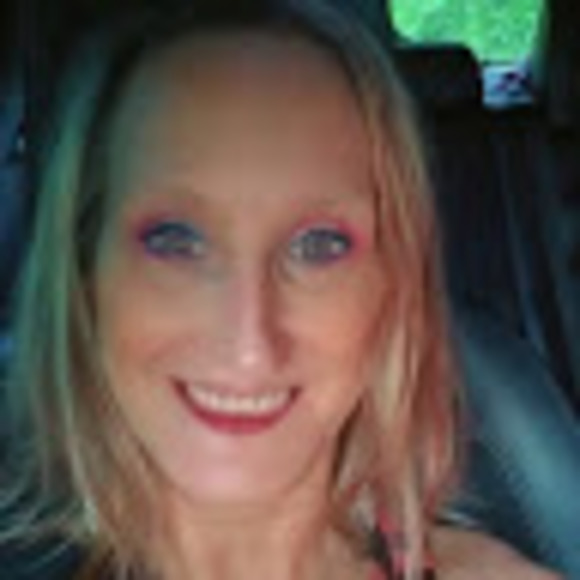 Profile Picture of Sherry Bennett (@sherryh013) on Poshmark