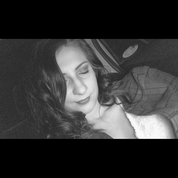 Profile Picture of Sammi jo Pollaski (@sammijo17) on Poshmark