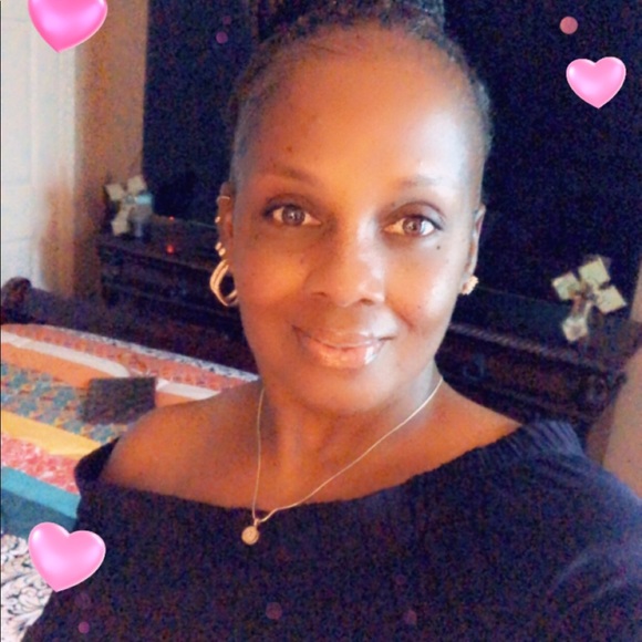 Profile Picture of Alberta Walker (@alberta_walker) on Poshmark