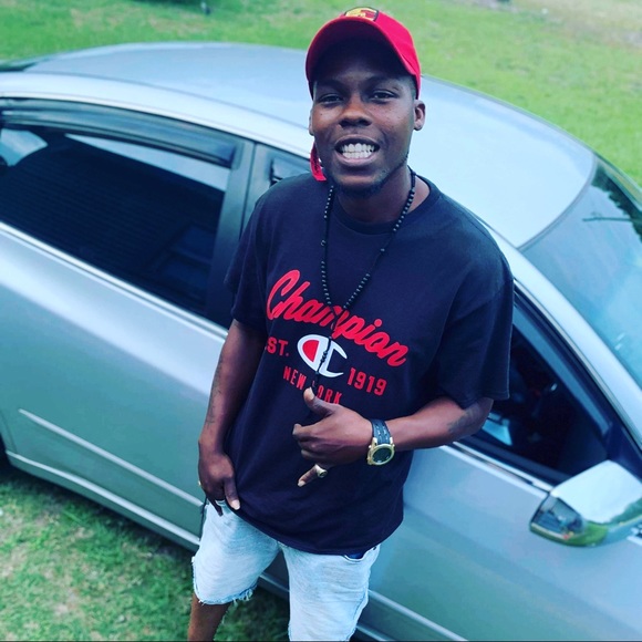 Profile Picture of Greg Ward (@wardg87) on Poshmark