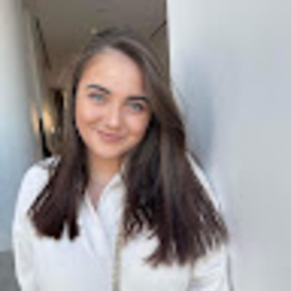 Profile Picture of Jessica Gardosi (@jessica0gardosi) on Poshmark