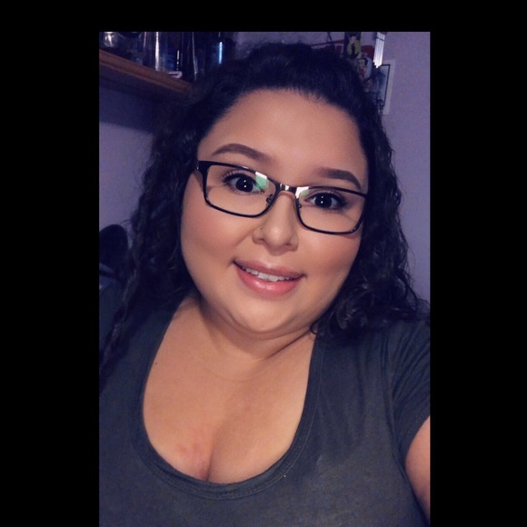 Profile Picture of Lisa Leyba (@lisaleyba16) on Poshmark