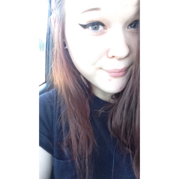 Profile Picture of Ashley Strittmatter (@ashleystritt) on Poshmark