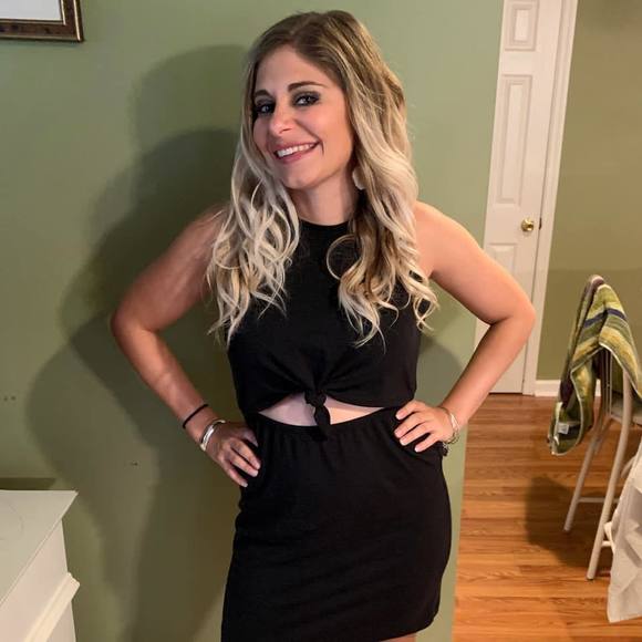 Profile Picture of Andi Glassic (@andiglassic) on Poshmark