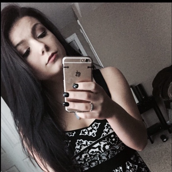 Profile Picture of Hannah Callaway (@hannahcallawaay) on Poshmark