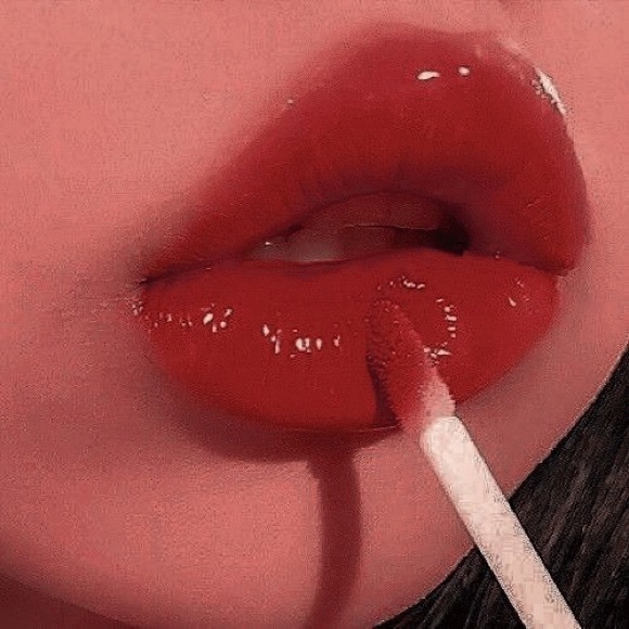 Profile Picture of Isabel Cheng (@zhxitong) on Poshmark